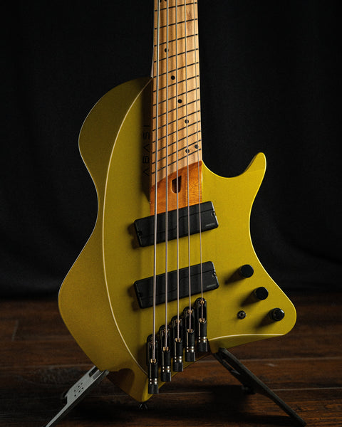 Abasi’s LARADA 5: The Modern Bass That Refuses to Play by the Rules